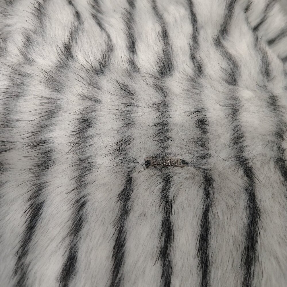 St. John Jacket Women's 12 Black White Striped Faux Fur Lined  Fuzzy Maximalist - Picture 13 of 13